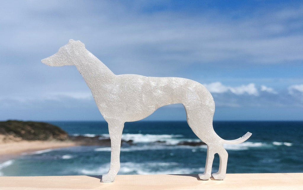 Pearl Greyhound freestanding